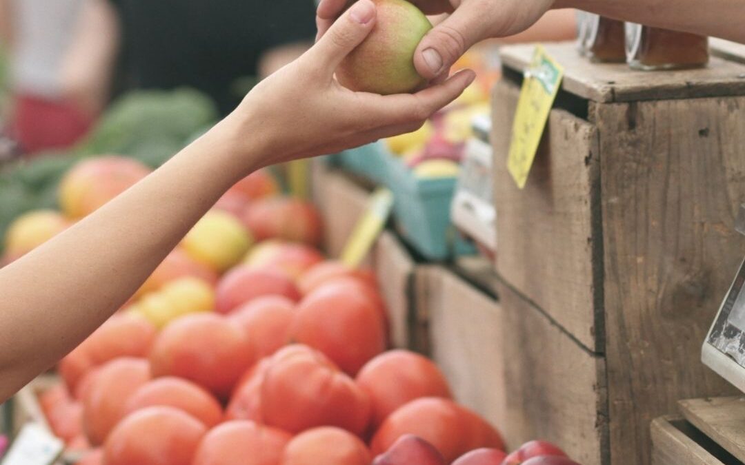 Creando una comunidad con acceso a comidas nutritivas y que apoya una economia local exitosa